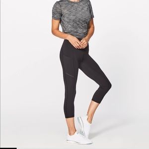 Lululemon black speed up crop 21 size 6